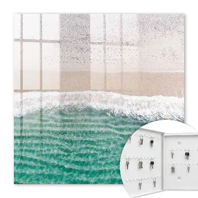 Plage d'été avec sable et vagues