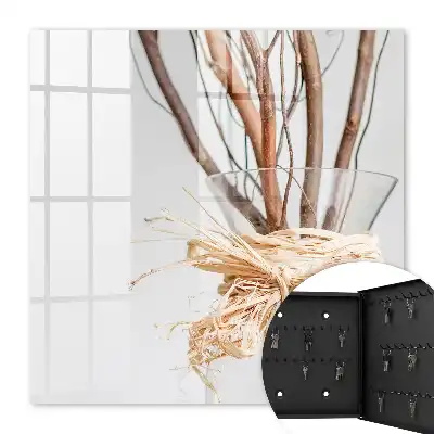 Branches décoratives dans un vase avec ficelle beige