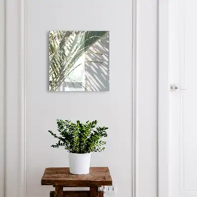 Palmiers et ombres sur fond clair
