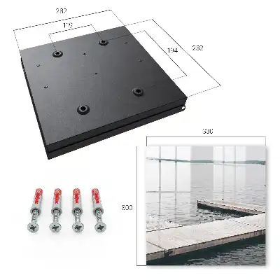 Jetée en bois sur eau calme