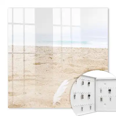 Détente sur la plage au bord de la mer calme
