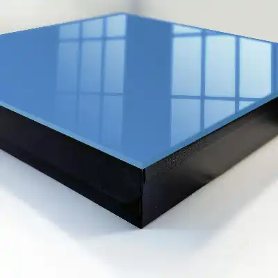 Soin lissant à la couleur bleue apaisante
