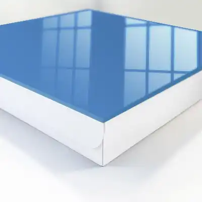 Soin lissant à la couleur bleue apaisante