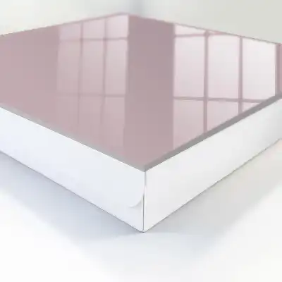 Lilas pastel au design minimaliste et délicat