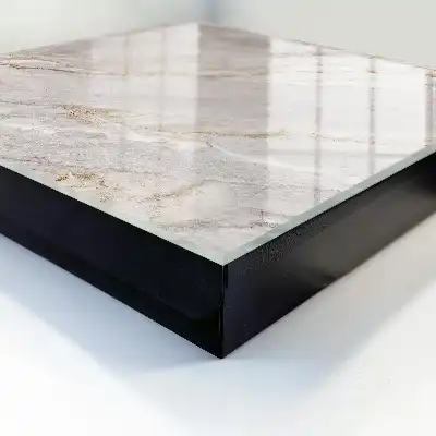 Marbre gris aux nuances crème