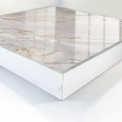 Marbre gris aux nuances crème