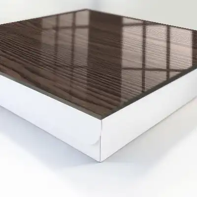 Structure en bois de teinte brune