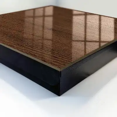 Revêtement à texture boisée au grain marqué