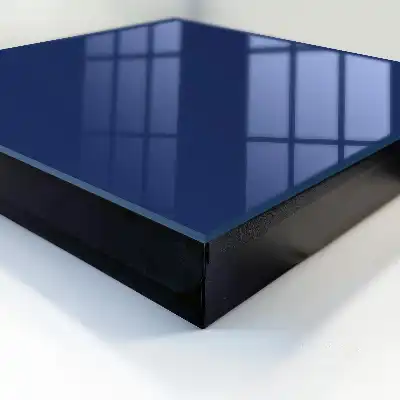 Vêtement au style minimaliste bleu marine vibrant