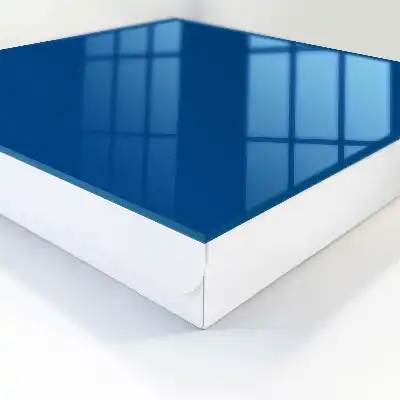 Le bleu foncé des intérieurs modernes