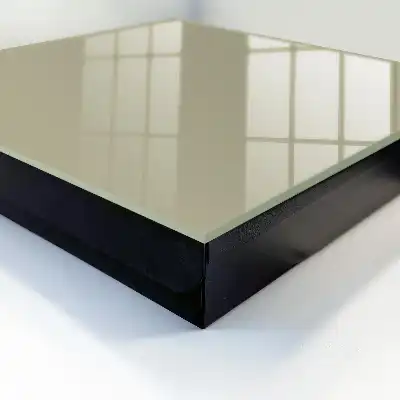 Couleur crème foncée