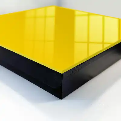 Peinture jaune intense plein d'énergie