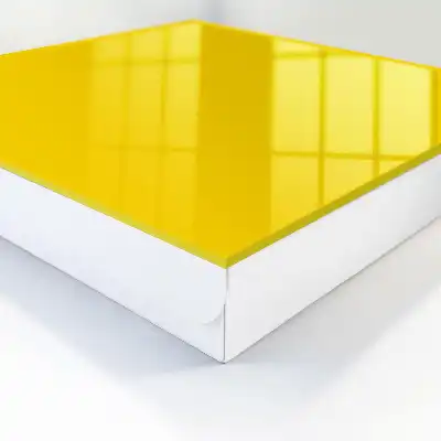Peinture jaune intense plein d'énergie