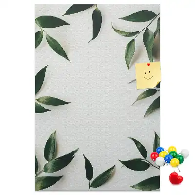 Tableau d'affichage en liège en forme de pomme avec feuille verte