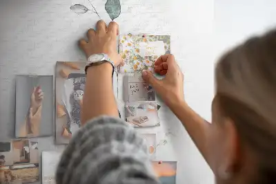 Tableau affichage liège Une pousse de plante avec des feuilles