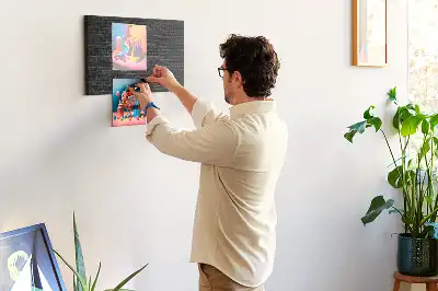 Tableau d’affichage en liège Mur de briques sombre