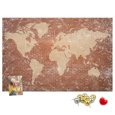 Tableau d’affichage en liège Carte du Monde sur brique