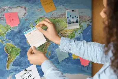 Tableau d’affichage en liège Graphique carte du monde rétro