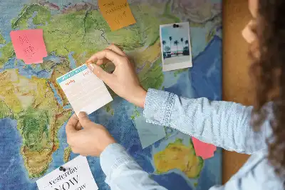 Tableau d’affichage en liège Graphique carte du monde rétro