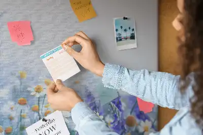 Tableau d’affichage en liège Papillon dans le pré