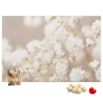Tableau d’affichage en liège Petites fleurs blanches