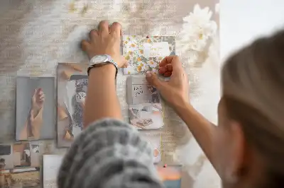 Tableau d’affichage en liège Petites fleurs blanches
