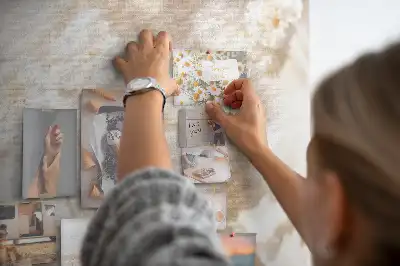 Tableau d’affichage en liège Petites fleurs blanches