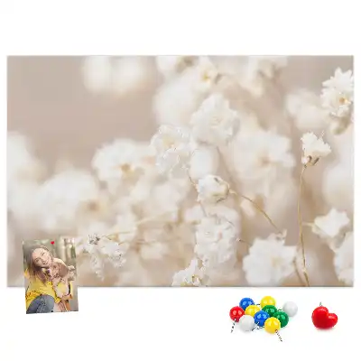 Tableau d’affichage en liège Petites fleurs blanches