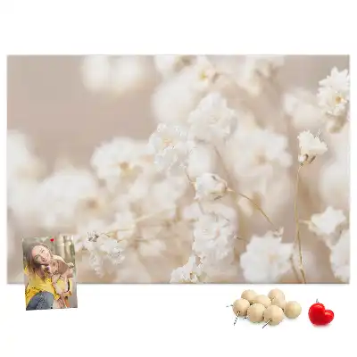 Tableau d’affichage en liège Petites fleurs blanches