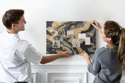 Tableau d’affichage en liège Structure rocheuse dorée
