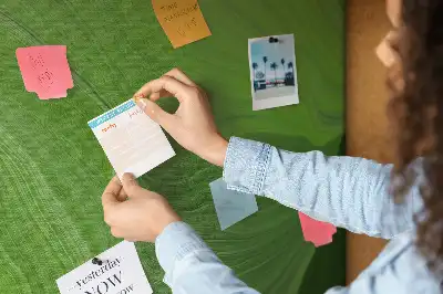 Tableau d’affichage en liège au motif Vagues modernes