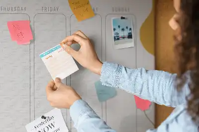 Tableau d’affichage en liège Planning de sept jours pour le mur