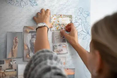 Tableau d’affichage en liège motif croquis de plantes