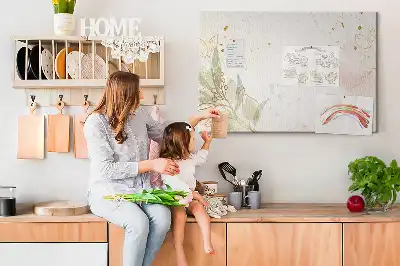 Tableau d’affichage en liège avec motif graphique linéaire doré