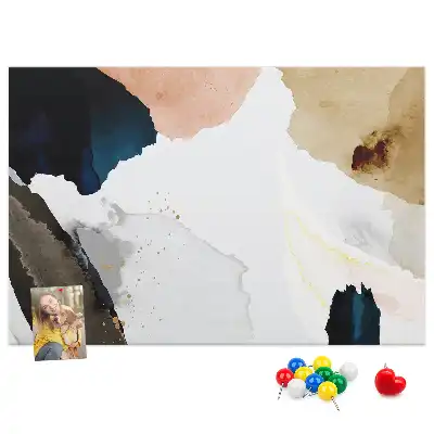 Tableau d’affichage en liège avec motifs picturaux colorés