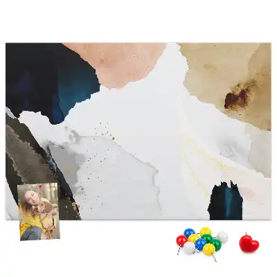 Tableau d’affichage en liège avec motifs picturaux colorés