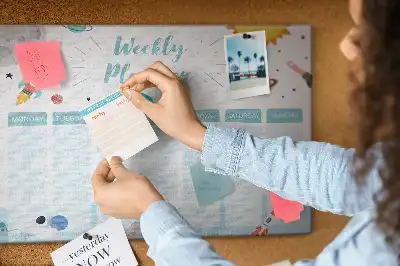 Tableau de liège Planning de sept jours de tâches
