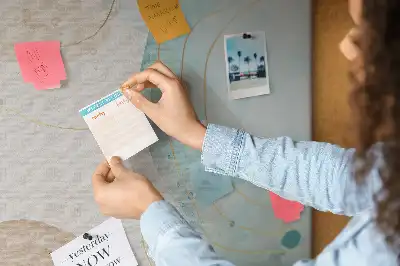 Tableau d’affichage en liège motif taches aquarelle