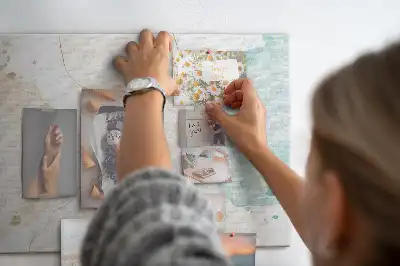 Tableau d’affichage en liège motif taches aquarelle