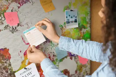 Tableau d'affichage en liège Continents d'eau flous