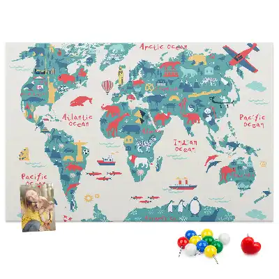 Carte du monde illustrée sur tableau en liège