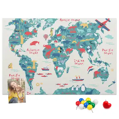 Carte du monde illustrée sur tableau en liège