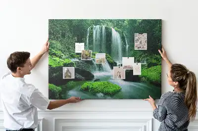 Tableau de liège Cascade parmi la mousse