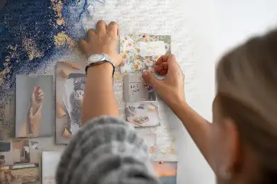 Tableau d’affichage en liège avec cadre effet marbre