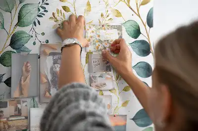 Tableau d’affichage en liège avec motif de feuilles de plantes