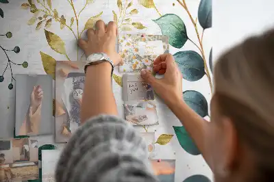 Tableau d’affichage en liège avec motif de feuilles de plantes