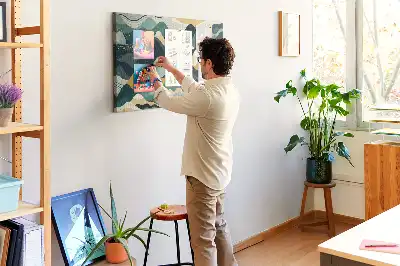 Tableau d'affichage en liège avec illustration de montagnes