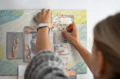 Tableau d’affichage en liège avec cadre à motifs