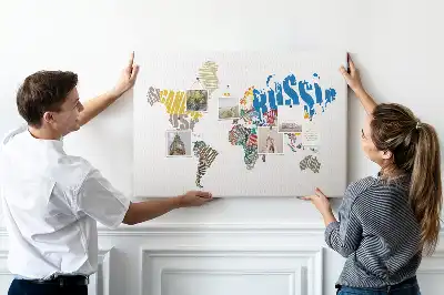 Tableau d’affichage en liège en forme de carte du monde