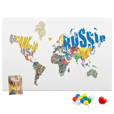 Tableau d’affichage en liège en forme de carte du monde